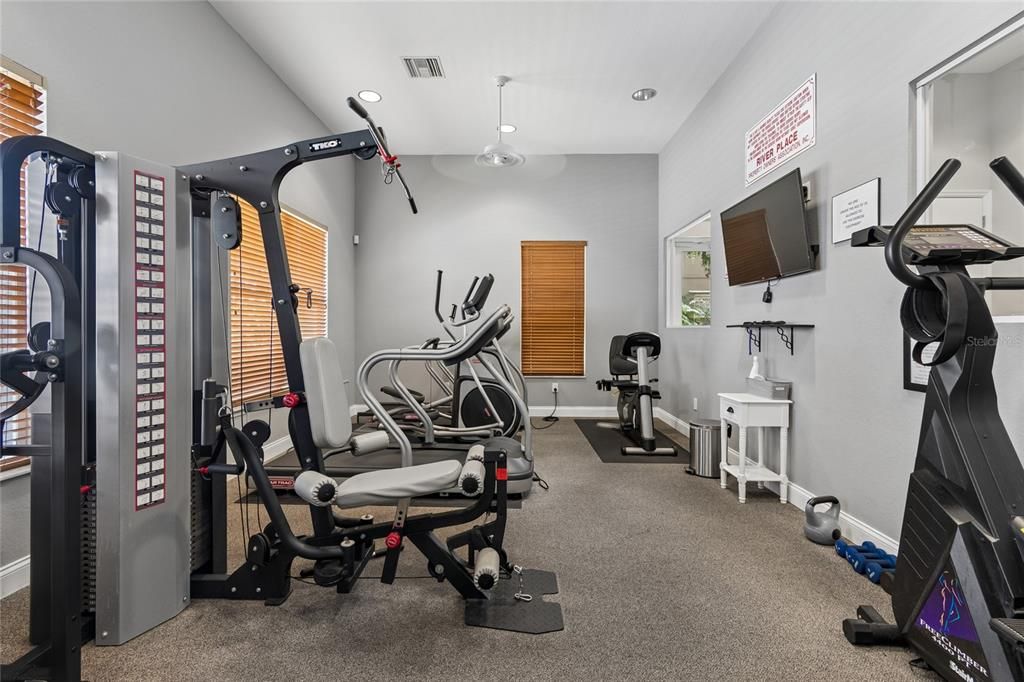 Activo con contrato: $789,900 (5 camas, 3 baños, 3896 Pies cuadrados)