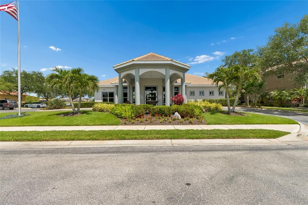 Activo con contrato: $789,900 (5 camas, 3 baños, 3896 Pies cuadrados)