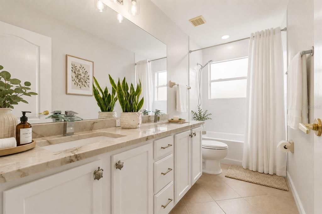 Activo con contrato: $789,900 (5 camas, 3 baños, 3896 Pies cuadrados)