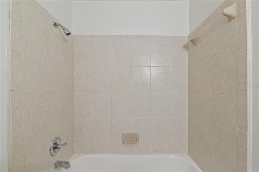 Под контрактом: $310,000 (3 спален, 2 ванн, 1204 Квадратных фут)