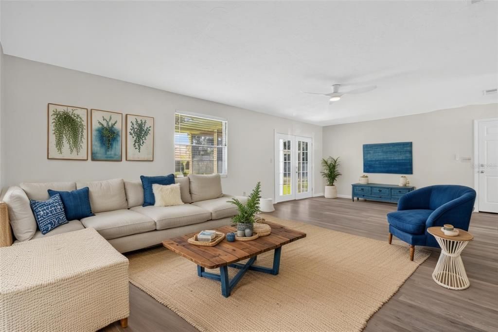 Под контрактом: $310,000 (3 спален, 2 ванн, 1204 Квадратных фут)