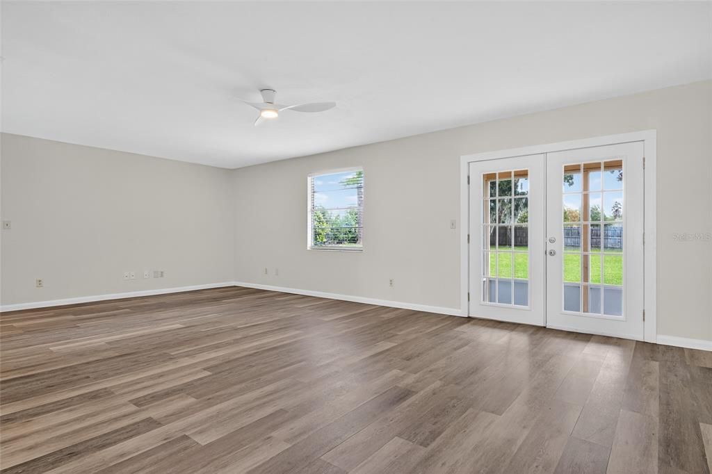 Под контрактом: $310,000 (3 спален, 2 ванн, 1204 Квадратных фут)