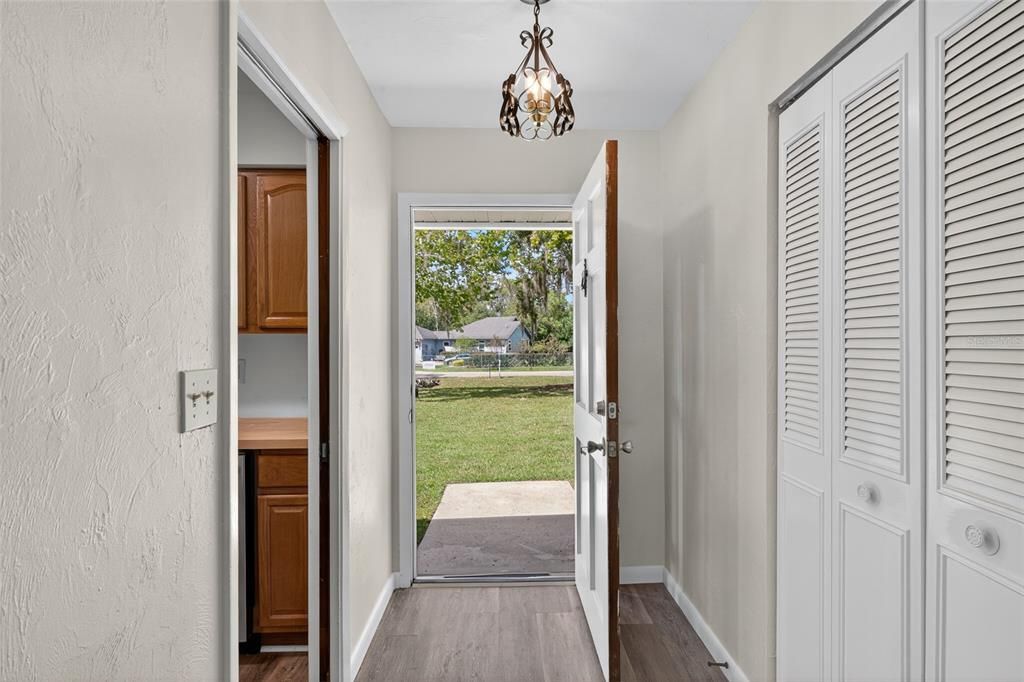 Под контрактом: $310,000 (3 спален, 2 ванн, 1204 Квадратных фут)