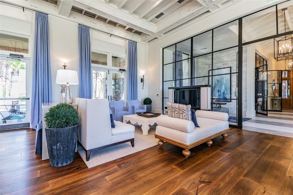 Activo con contrato: $1,090,000 (5 camas, 4 baños, 4218 Pies cuadrados)