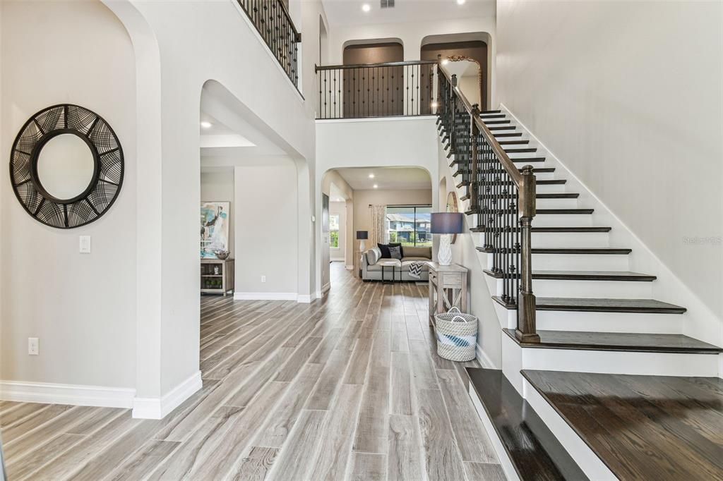 Activo con contrato: $1,090,000 (5 camas, 4 baños, 4218 Pies cuadrados)