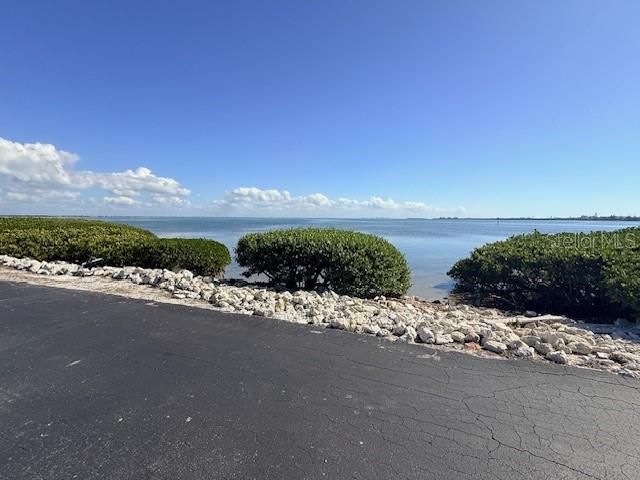 For Rent: $3,200 (1 beds, 1 baths, 667 Square Feet)