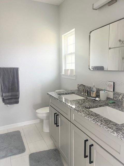 На продажу: $259,900 (3 спален, 2 ванн, 1376 Квадратных фут)