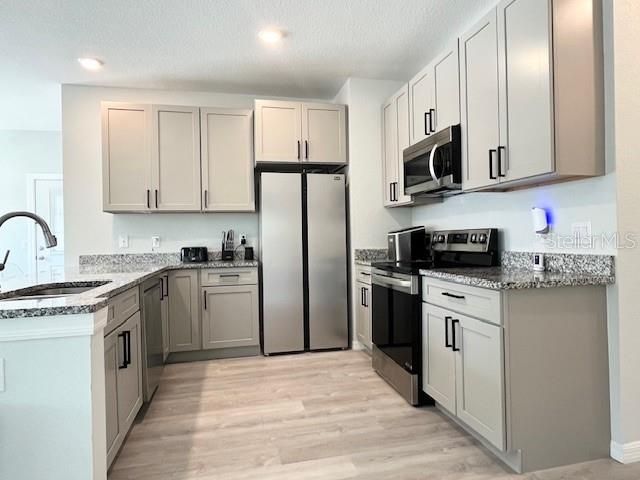 На продажу: $259,900 (3 спален, 2 ванн, 1376 Квадратных фут)