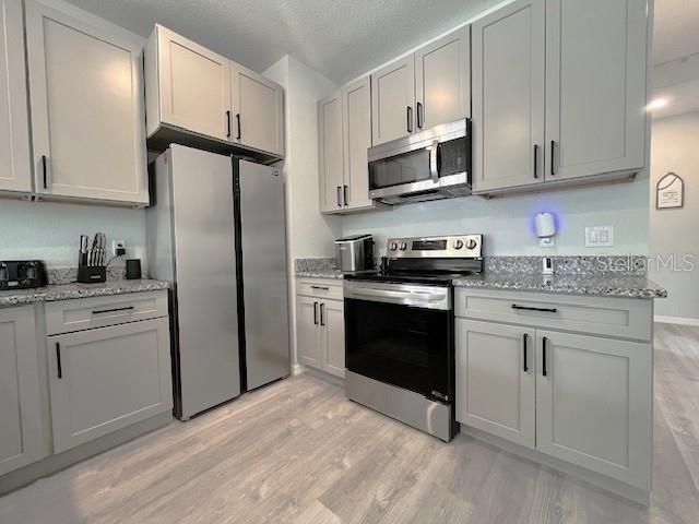 На продажу: $259,900 (3 спален, 2 ванн, 1376 Квадратных фут)