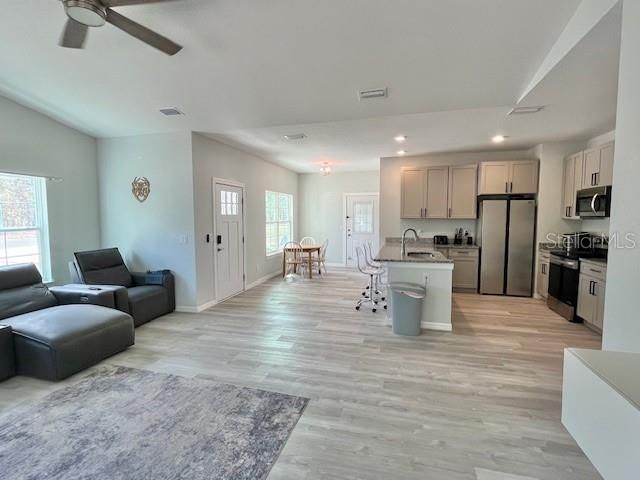 На продажу: $259,900 (3 спален, 2 ванн, 1376 Квадратных фут)