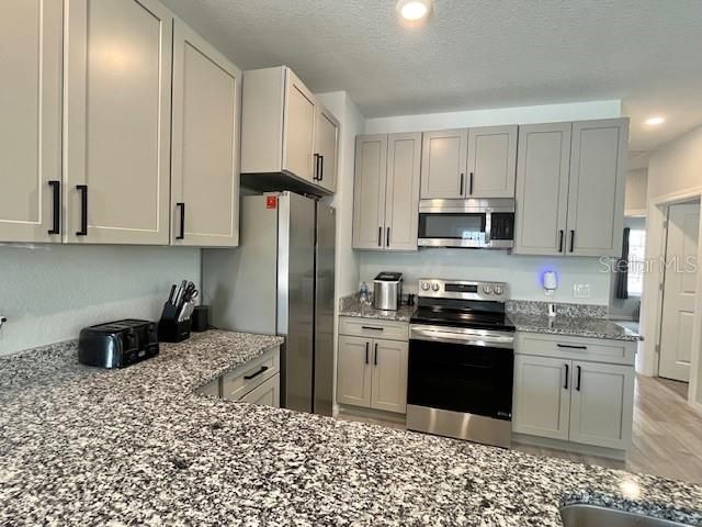 На продажу: $259,900 (3 спален, 2 ванн, 1376 Квадратных фут)