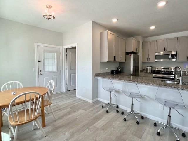 На продажу: $259,900 (3 спален, 2 ванн, 1376 Квадратных фут)