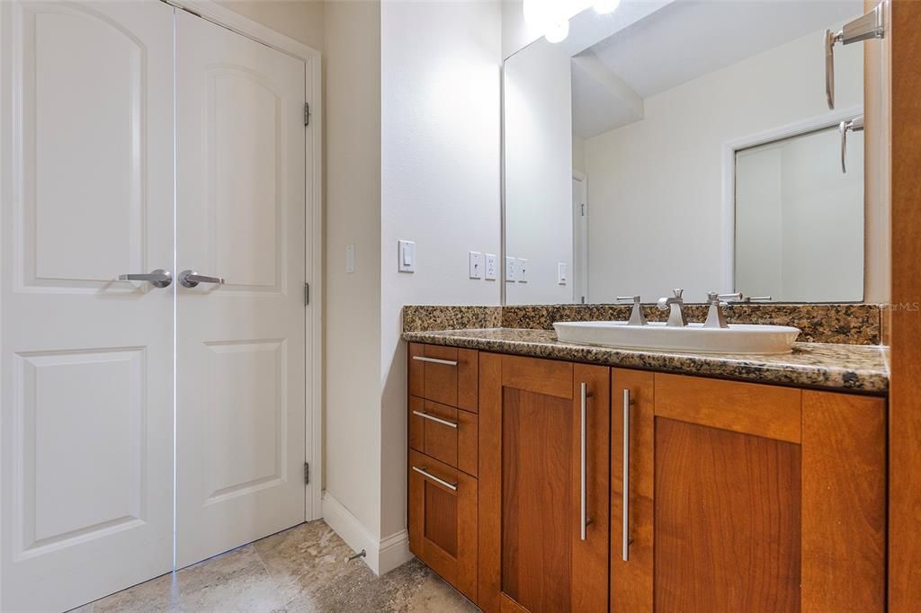 En Venta: $699,900 (3 camas, 3 baños, 2157 Pies cuadrados)