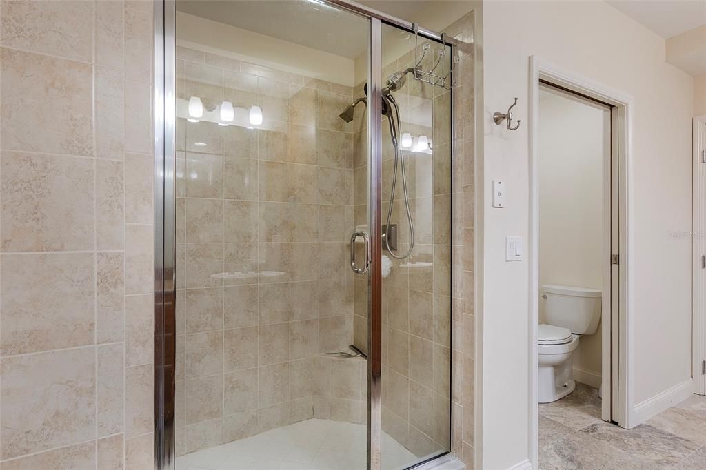 En Venta: $699,900 (3 camas, 3 baños, 2157 Pies cuadrados)