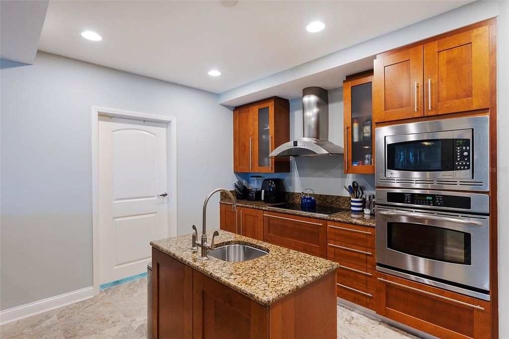 En Venta: $699,900 (3 camas, 3 baños, 2157 Pies cuadrados)