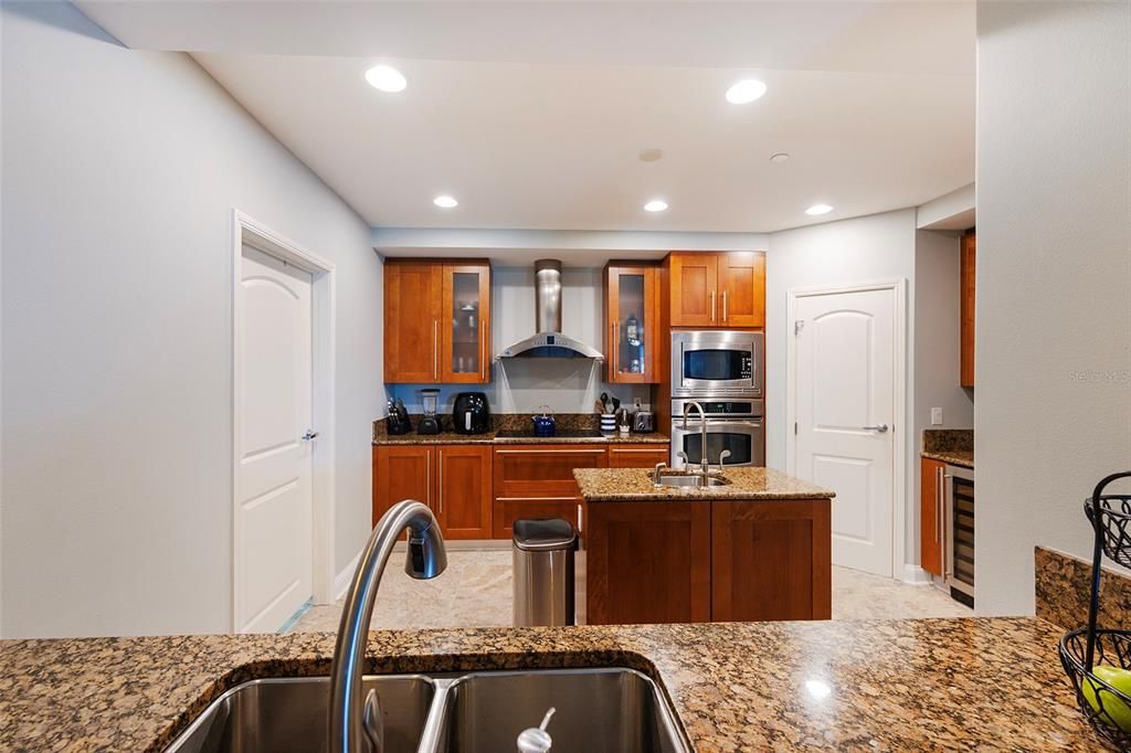 En Venta: $699,900 (3 camas, 3 baños, 2157 Pies cuadrados)