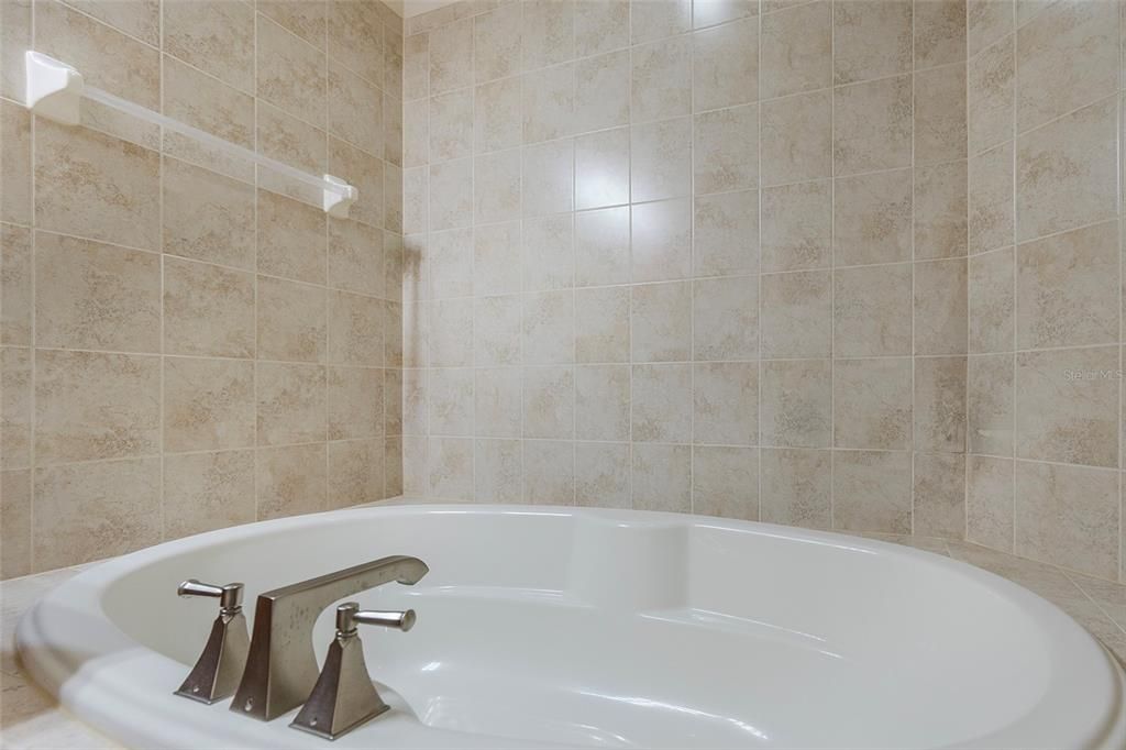 En Venta: $699,900 (3 camas, 3 baños, 2157 Pies cuadrados)
