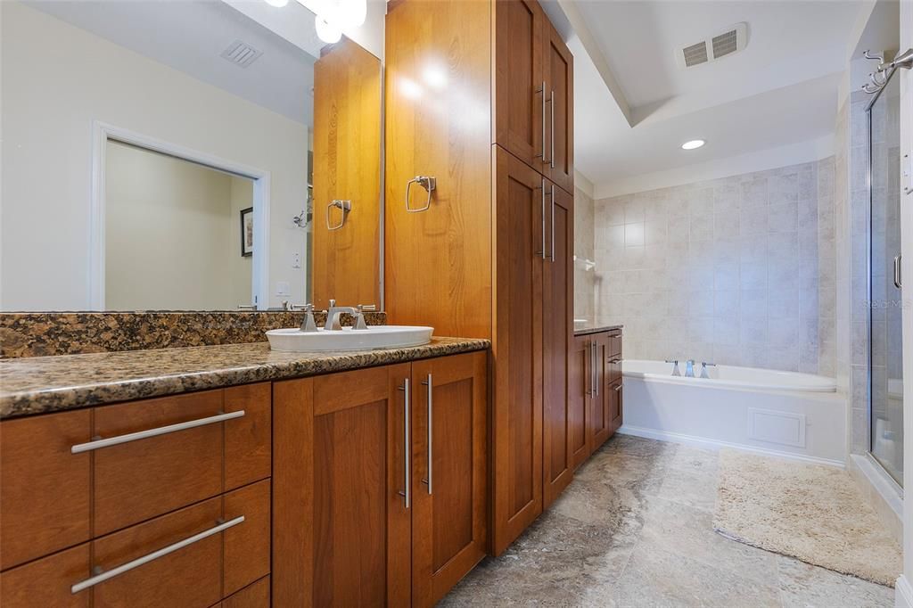 En Venta: $699,900 (3 camas, 3 baños, 2157 Pies cuadrados)