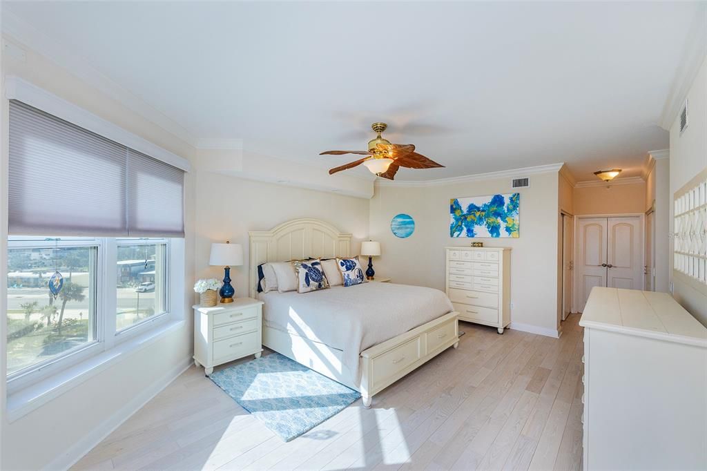 En Venta: $699,900 (3 camas, 3 baños, 2157 Pies cuadrados)