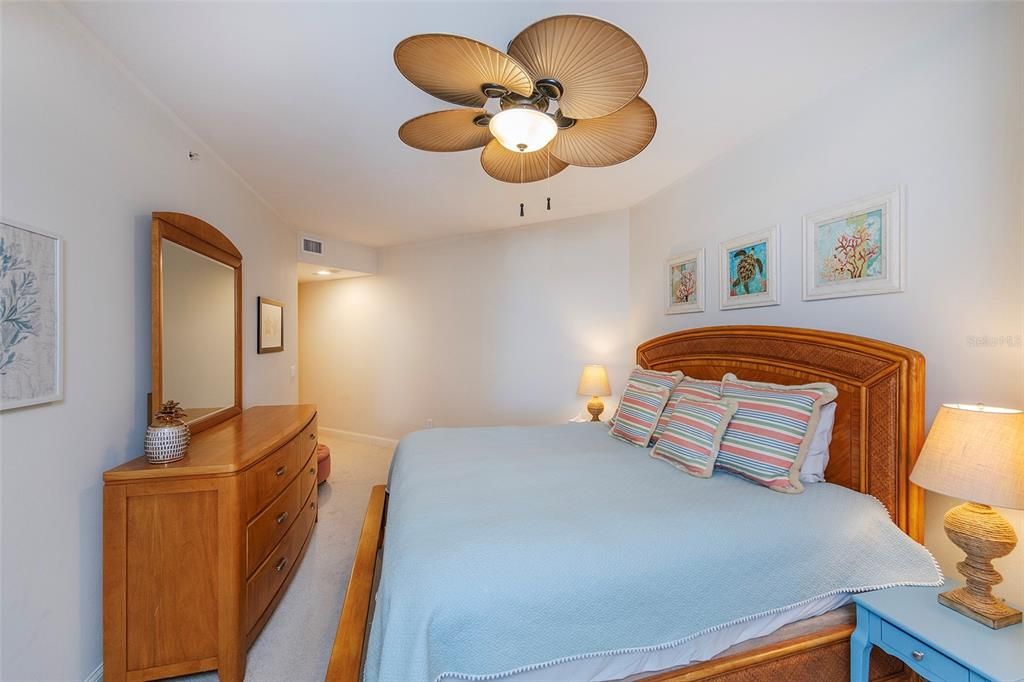 En Venta: $699,900 (3 camas, 3 baños, 2157 Pies cuadrados)