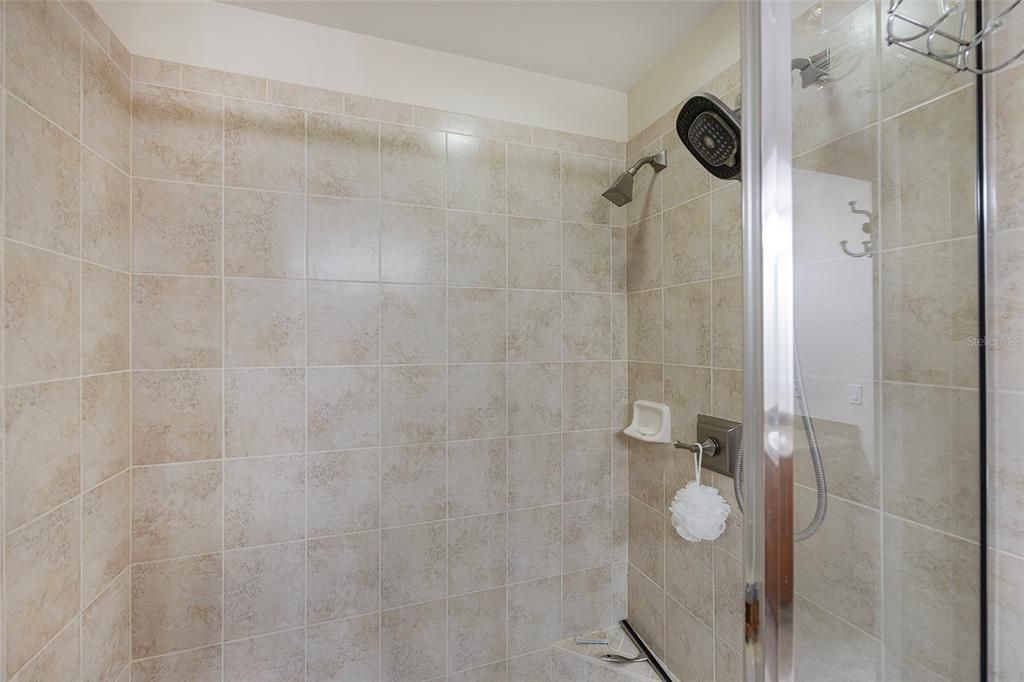 En Venta: $699,900 (3 camas, 3 baños, 2157 Pies cuadrados)