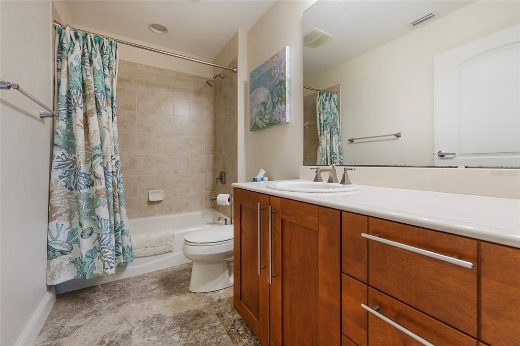 En Venta: $699,900 (3 camas, 3 baños, 2157 Pies cuadrados)