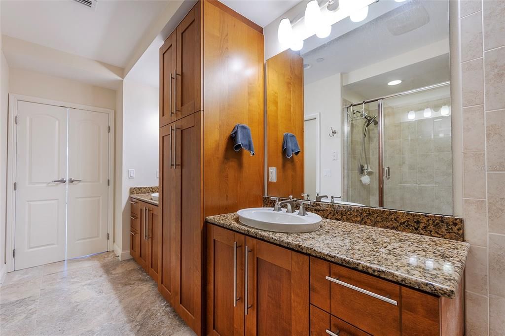 En Venta: $699,900 (3 camas, 3 baños, 2157 Pies cuadrados)