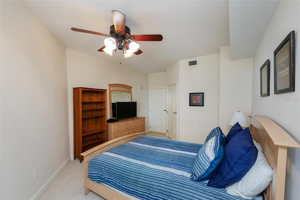 En Venta: $699,900 (3 camas, 3 baños, 2157 Pies cuadrados)