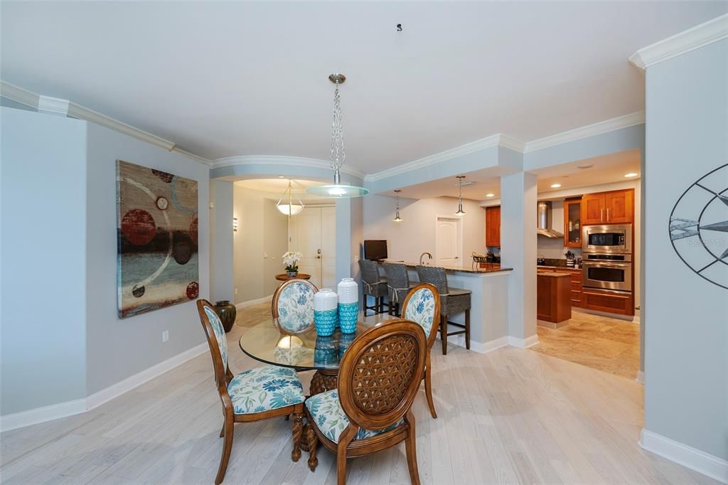 En Venta: $699,900 (3 camas, 3 baños, 2157 Pies cuadrados)