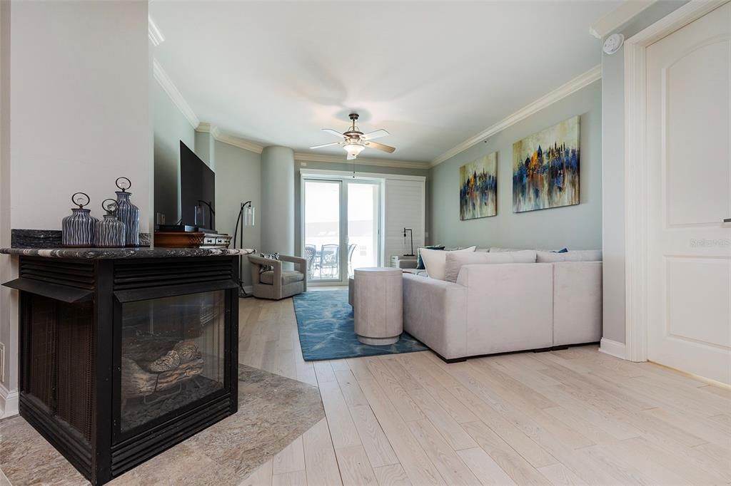 En Venta: $699,900 (3 camas, 3 baños, 2157 Pies cuadrados)