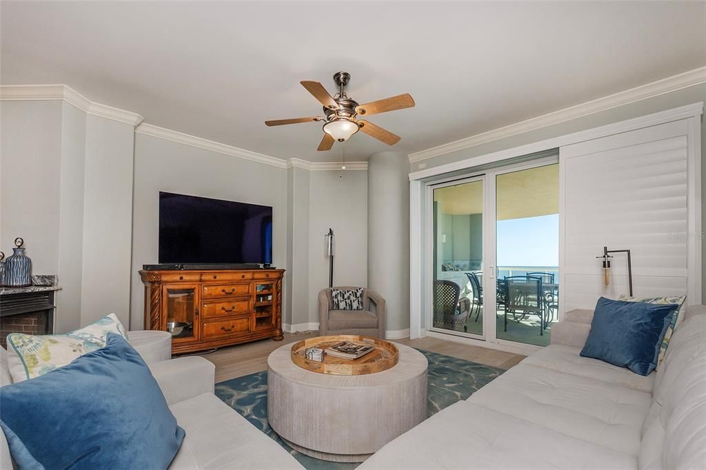 En Venta: $699,900 (3 camas, 3 baños, 2157 Pies cuadrados)