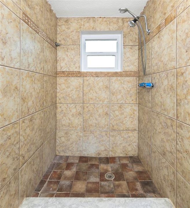 Activo con contrato: $229,900 (3 camas, 2 baños, 1519 Pies cuadrados)