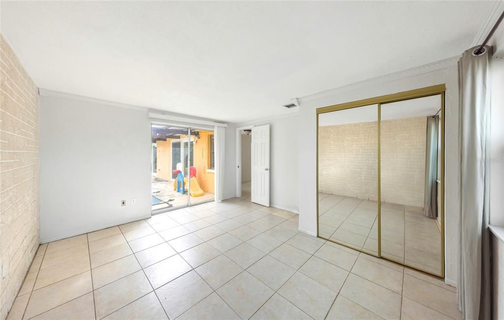 Activo con contrato: $229,900 (3 camas, 2 baños, 1519 Pies cuadrados)