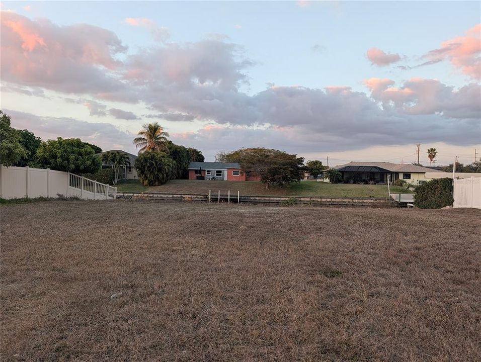 На продажу: $195,000 (0.23 acres)