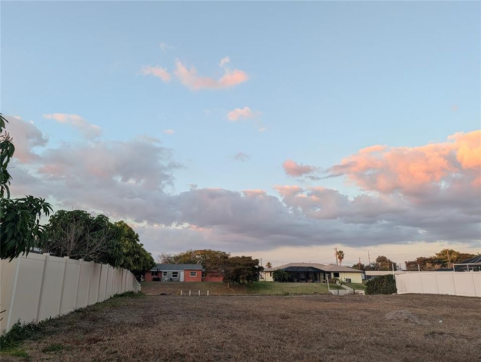 На продажу: $195,000 (0.23 acres)