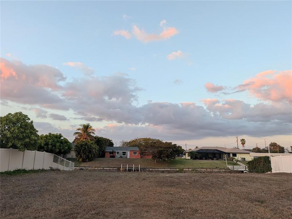 На продажу: $195,000 (0.23 acres)
