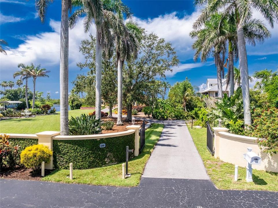 En Venta: $2,650,000 (3 camas, 3 baños, 3279 Pies cuadrados)