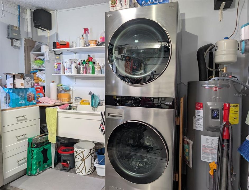 Activo con contrato: $1,900 (2 camas, 1 baños, 1056 Pies cuadrados)