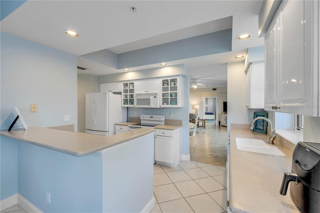 Active With Contract: $544,900 (3 beds, 3 baths, 2013 Square Feet)