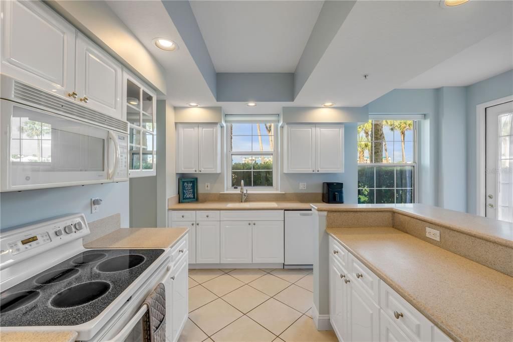 Active With Contract: $544,900 (3 beds, 3 baths, 2013 Square Feet)
