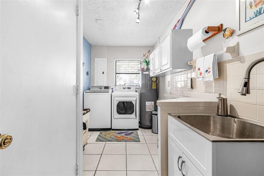 Active With Contract: $549,900 (3 beds, 2 baths, 2050 Square Feet)