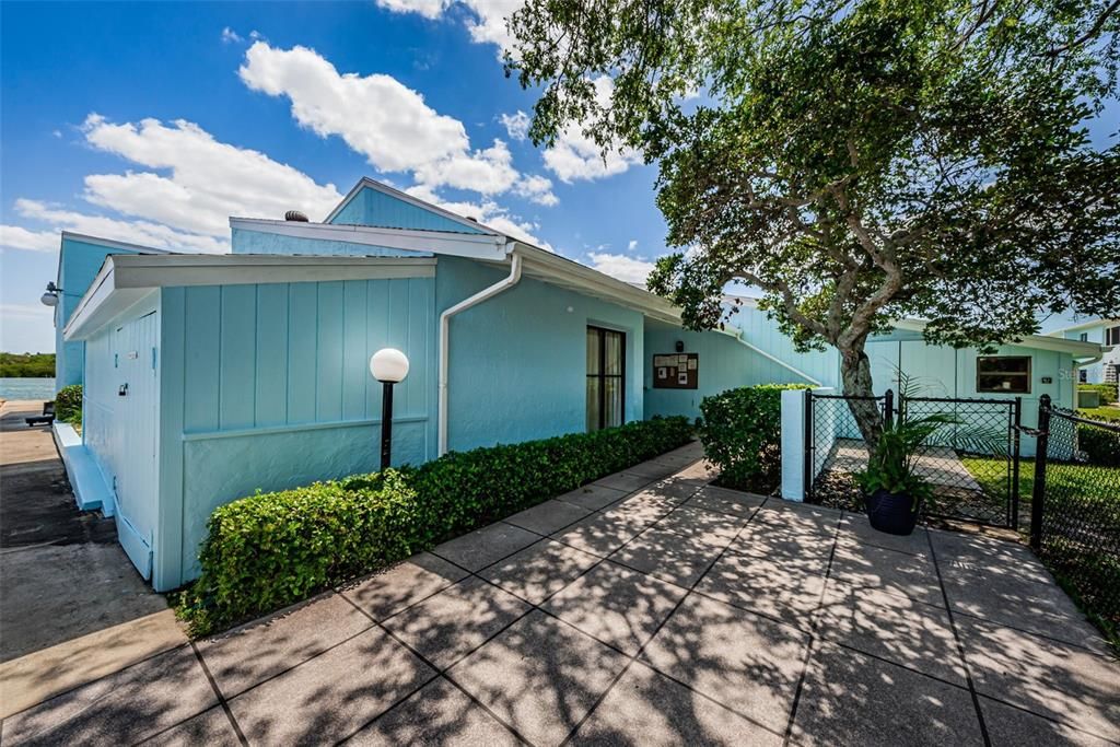 На продажу: $449,900 (2 спален, 2 ванн, 1208 Квадратных фут)