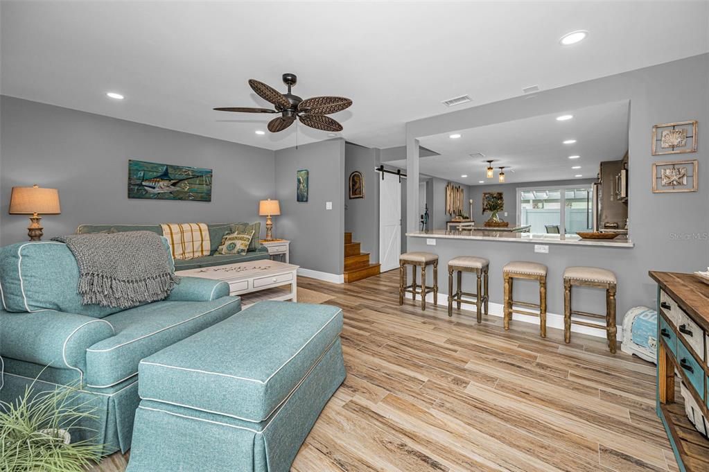 На продажу: $449,900 (2 спален, 2 ванн, 1208 Квадратных фут)