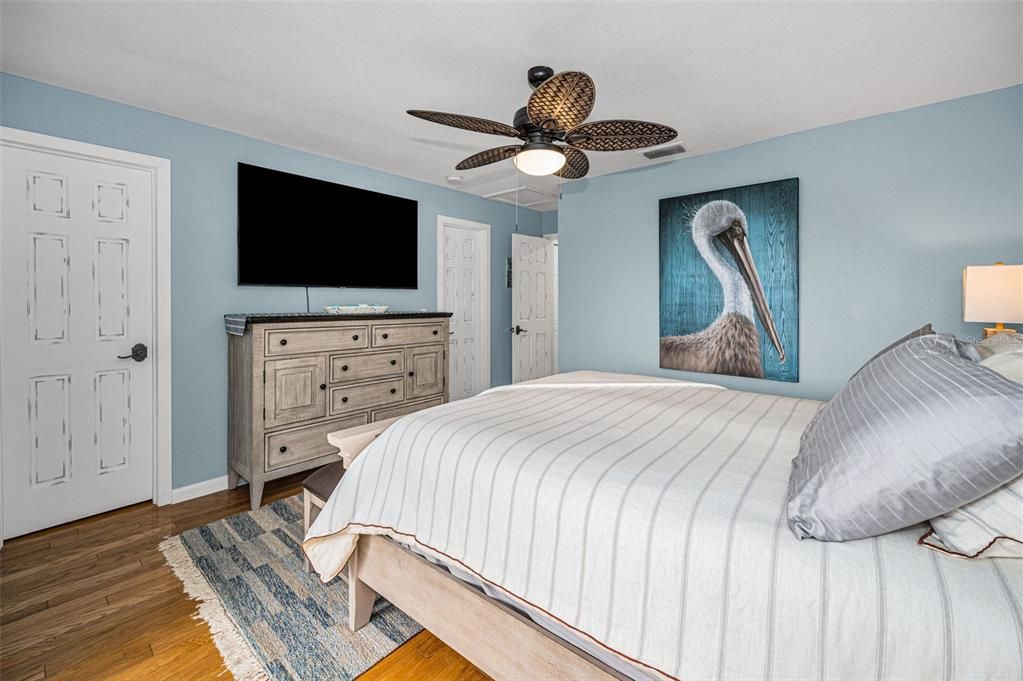 На продажу: $449,900 (2 спален, 2 ванн, 1208 Квадратных фут)