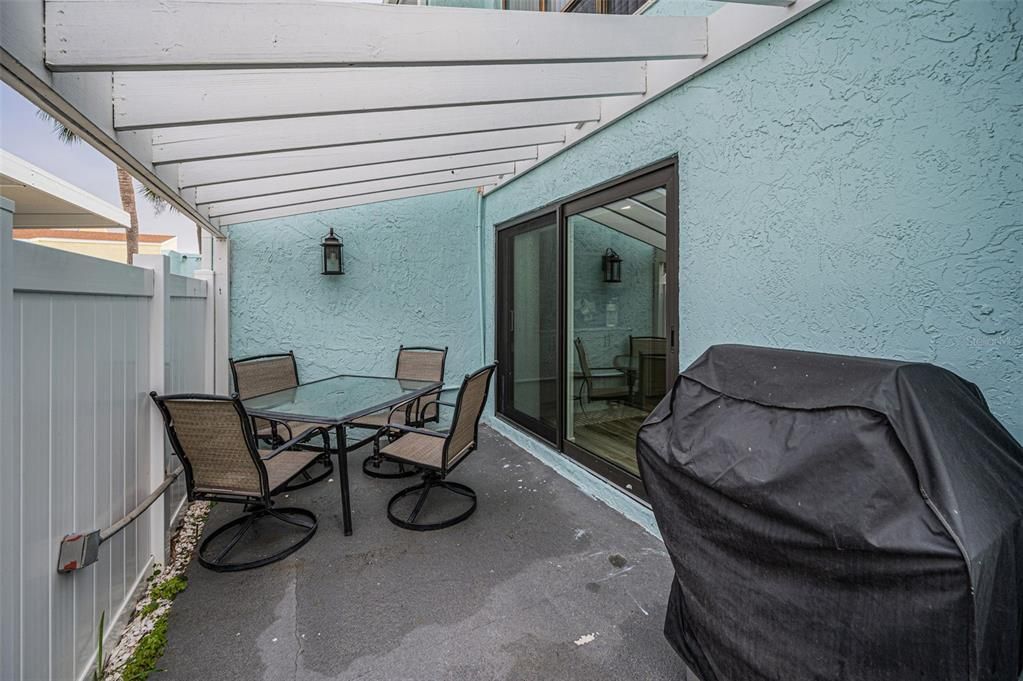 На продажу: $449,900 (2 спален, 2 ванн, 1208 Квадратных фут)