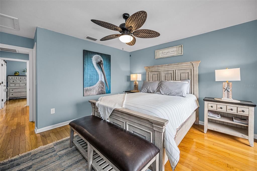 На продажу: $449,900 (2 спален, 2 ванн, 1208 Квадратных фут)