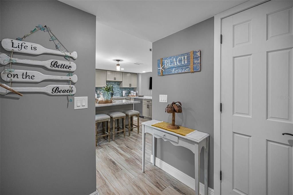 На продажу: $449,900 (2 спален, 2 ванн, 1208 Квадратных фут)