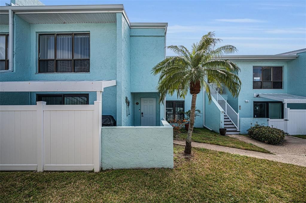 На продажу: $449,900 (2 спален, 2 ванн, 1208 Квадратных фут)