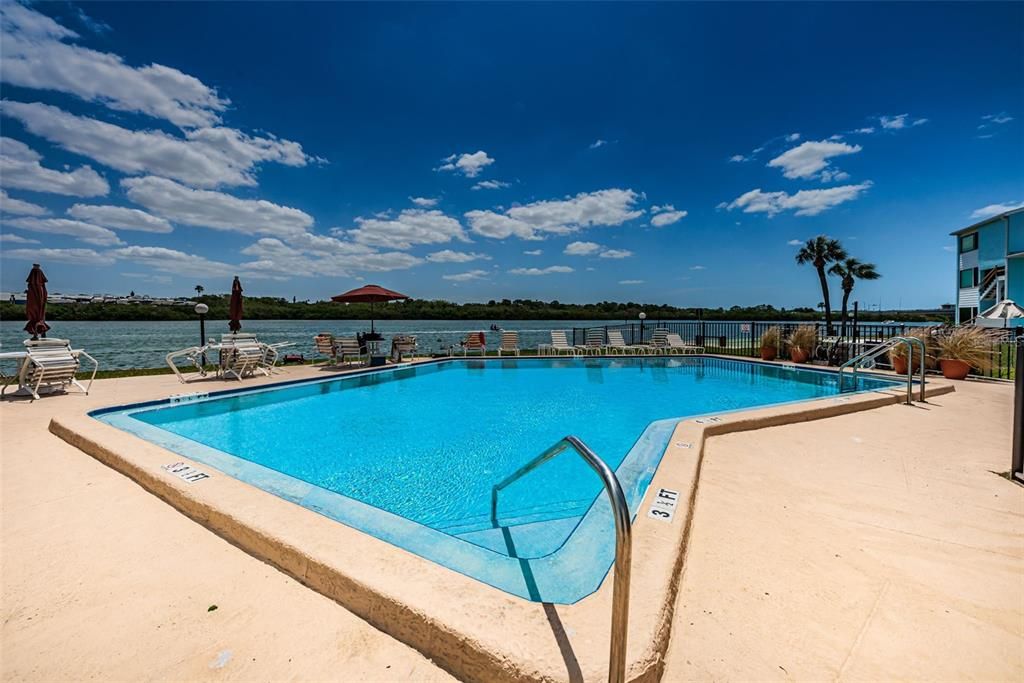 На продажу: $449,900 (2 спален, 2 ванн, 1208 Квадратных фут)