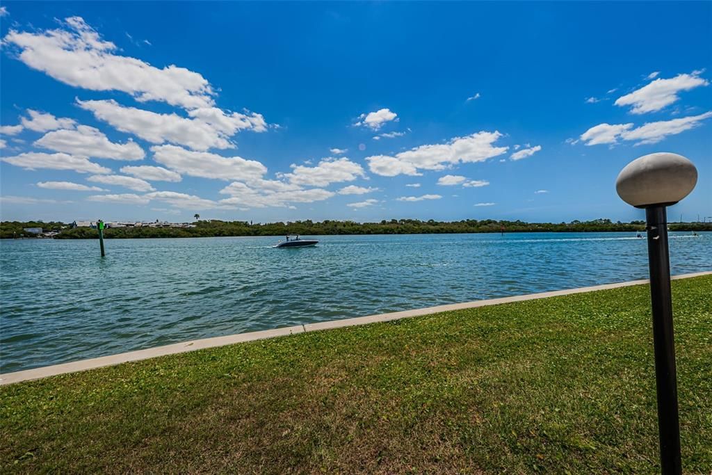 На продажу: $449,900 (2 спален, 2 ванн, 1208 Квадратных фут)